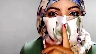 Arab Hijab Wife Masturabtes Silently To Extreme Orgasm In Niqab REAL SQUIRT While Scrimp Away