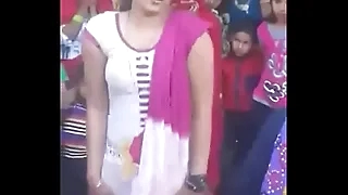 INDIAN FUCKABLE BHABHI DANCE ON ROAD